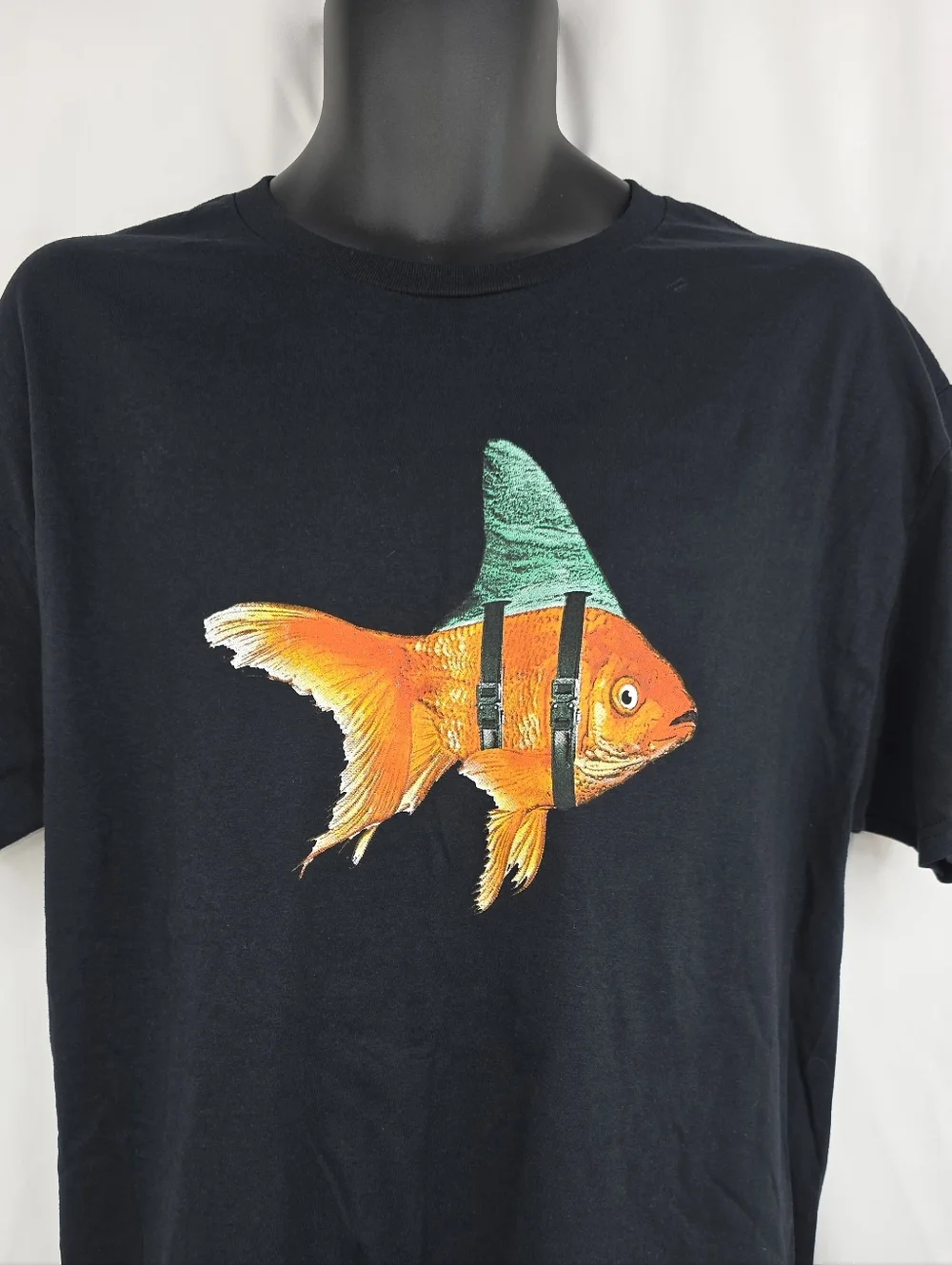 Fruit Of The Loom Black Fish Graphic Tee Orange Teal Fish Size Large NWT AG-3466 - Picture 2 of 8